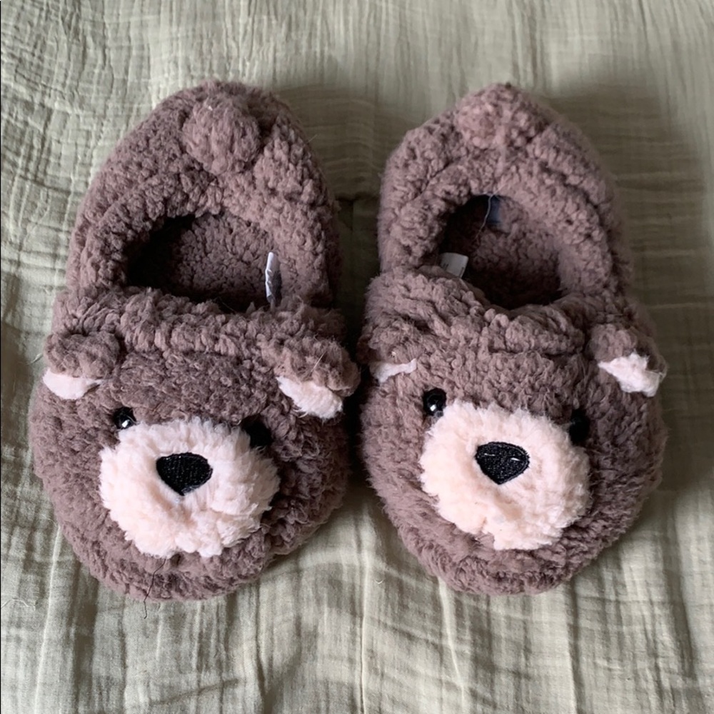 Aerie Fuzzy Bear Slippers NWOT